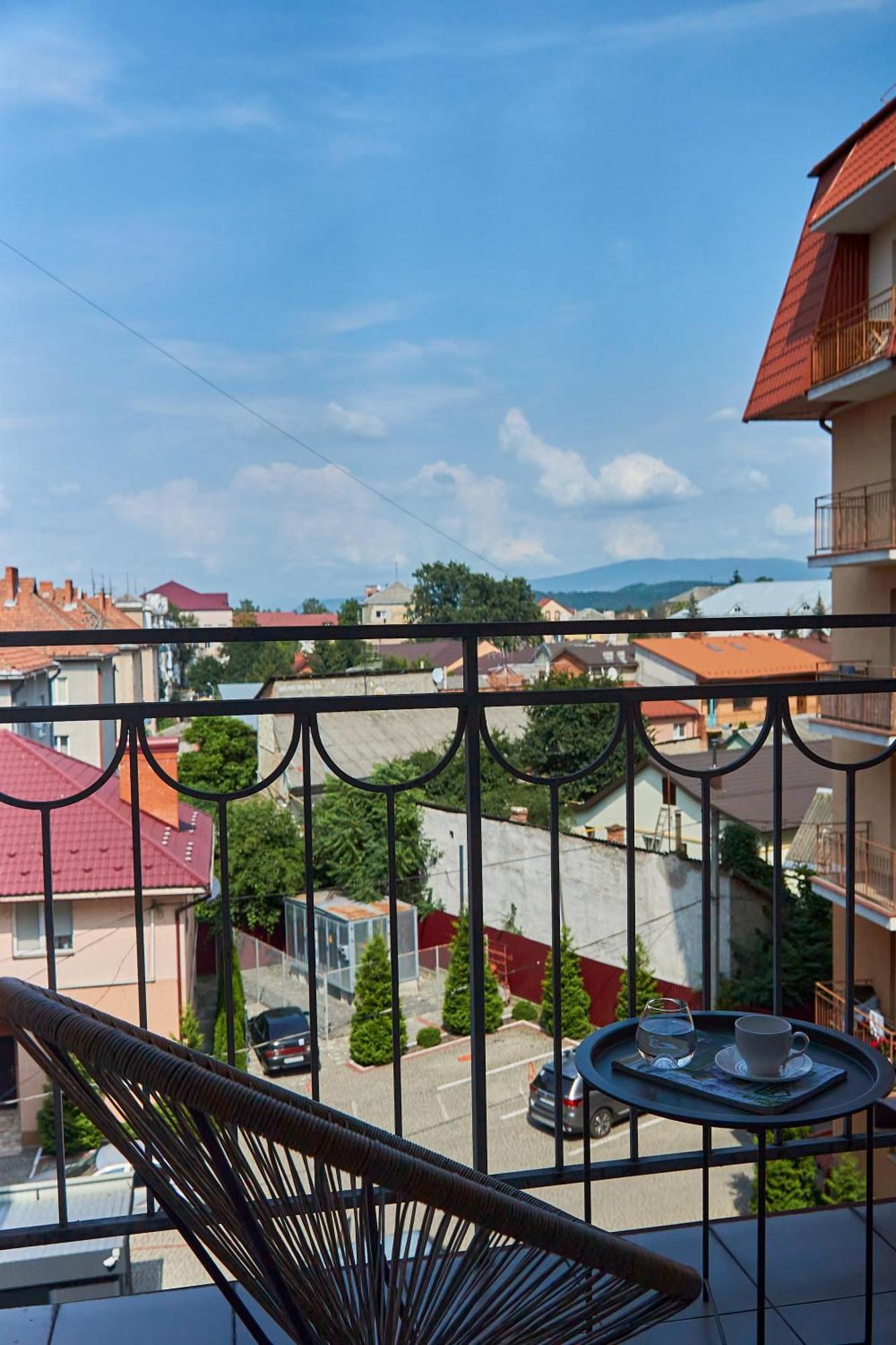 Lux Apartment Moekatsjeve Buitenkant foto