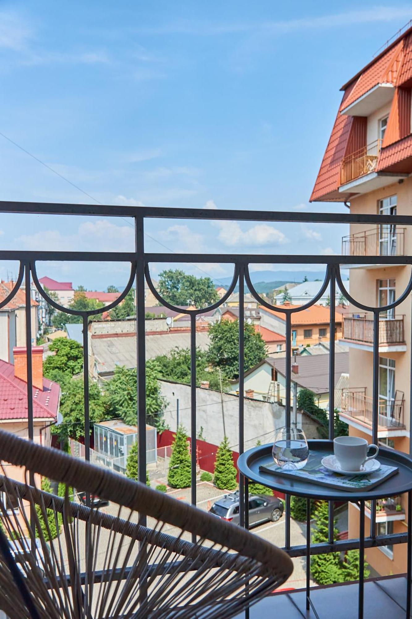 Lux Apartment Moekatsjeve Buitenkant foto